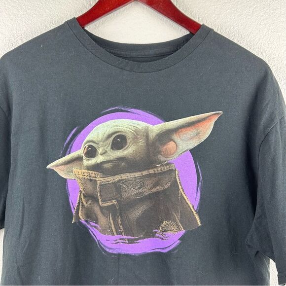 Star Wars XL The Mandalorian Black Tee Shirt The Child Circle Halo Baby Yoda - Picture 3 of 4